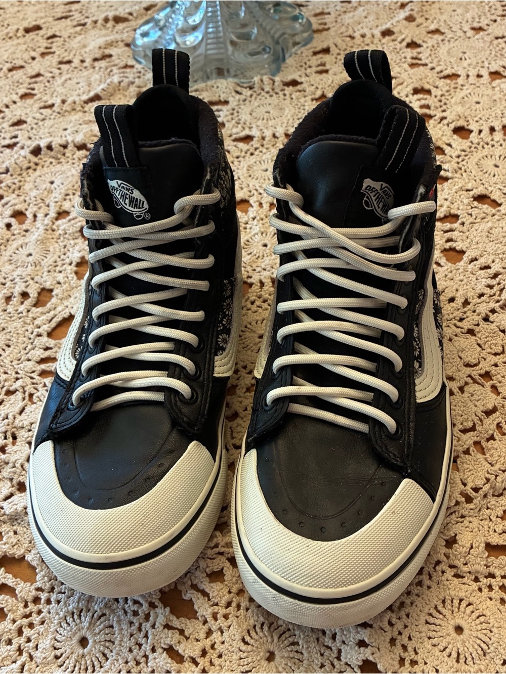 Vans SK8 Hi MTE Black Daisy Print Boot Sneakers - Picture 2 of 9
